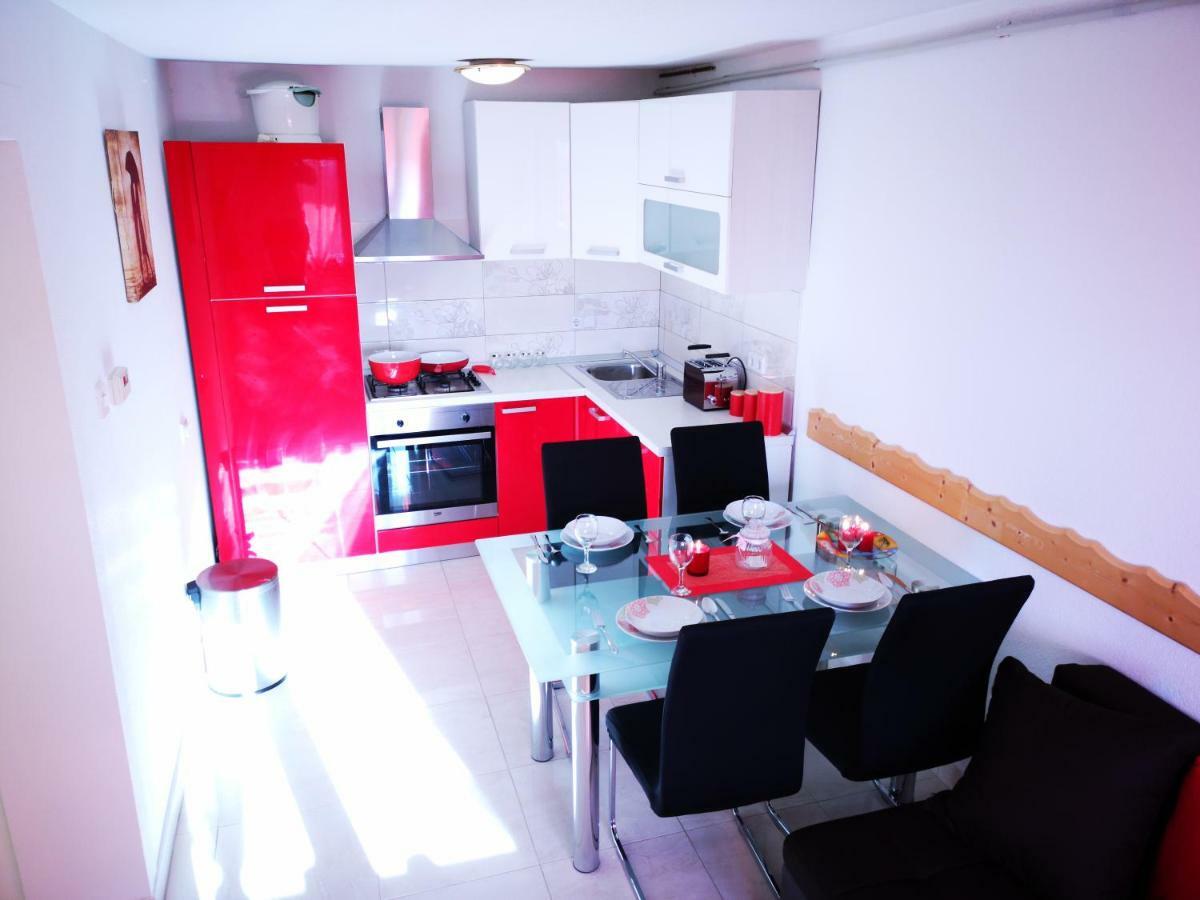 Apartman "Sabine Red" With Heated Pool Omisalj Exterior photo